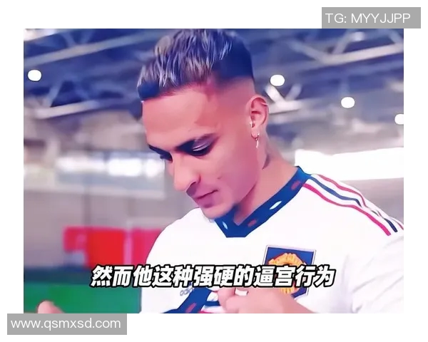 足球明星的笑容背后隐藏的故事与情感解析