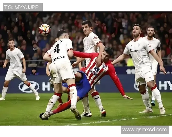 足球明星父亲遭遇抢劫惊险瞬间视频曝光引发广泛关注与讨论